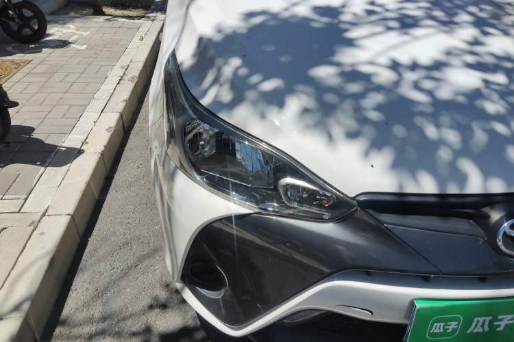 Used Toyota YARiS L Zhi Xuan 2020 1.5L CVT Leading Edition Right Front Headlight