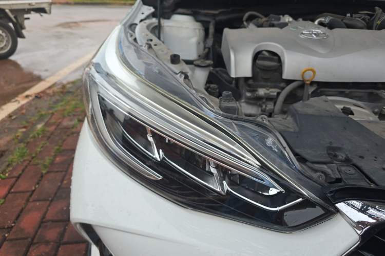 Used Toyota YARiS L Zhi Xuan 2020 X-Trail X 1.5L CVT Luxury Edition Right Front Headlight