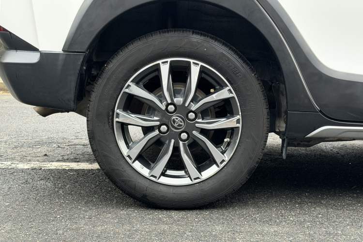 Used Toyota YARiS L Zhi Xuan 2020 X-Trail X 1.5L CVT Prestige Edition Right Rear Wheel Hub