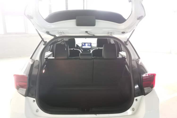 Used Toyota YARiS L Zhi Xuan 2020 X-Trail X 1.5L CVT Luxury Edition Trunk