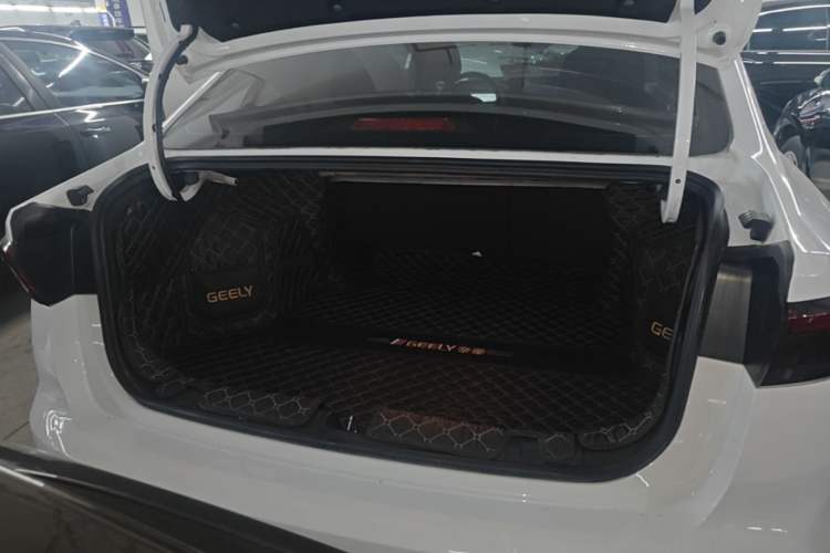 Used Toyota YARiS L Zhi Xuan 2020 X-Trail X 1.5L CVT Luxury Edition Trunk