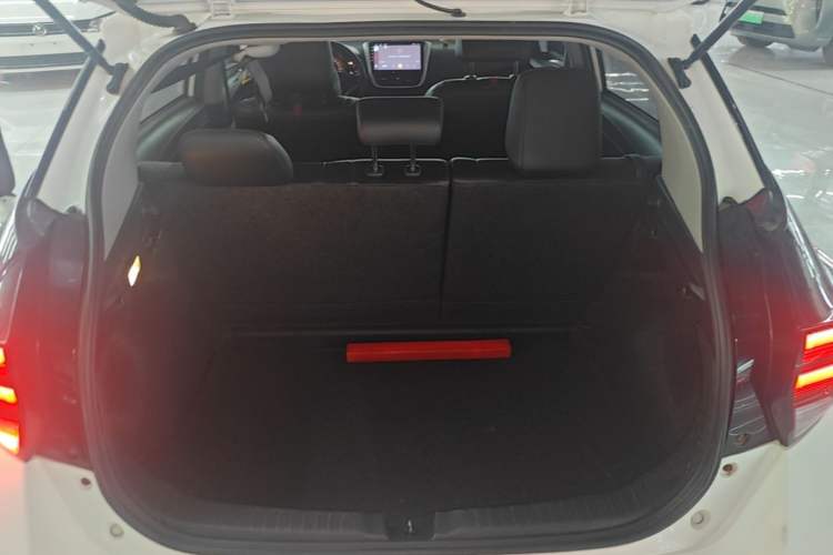 Used Toyota YARiS L Zhi Xuan 2020 X-Trail X 1.5L CVT Luxury Edition Trunk