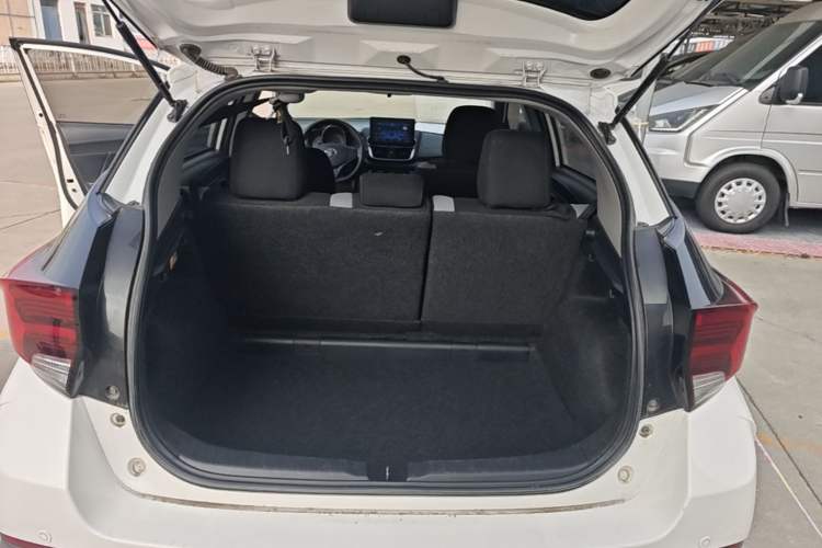 Used Toyota YARiS L Zhi Xuan 2020 X-Trail X 1.5L CVT Leading Edition Trunk