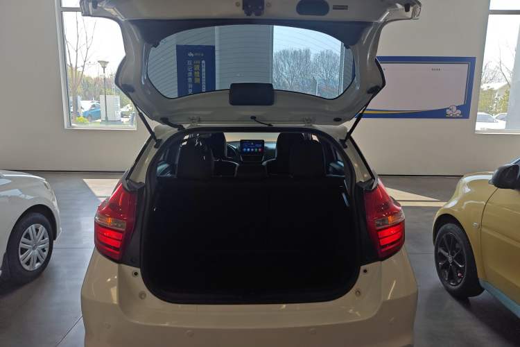 Used Toyota YARiS L Zhi Xuan 2020 1.5L CVT Leading Edition Trunk