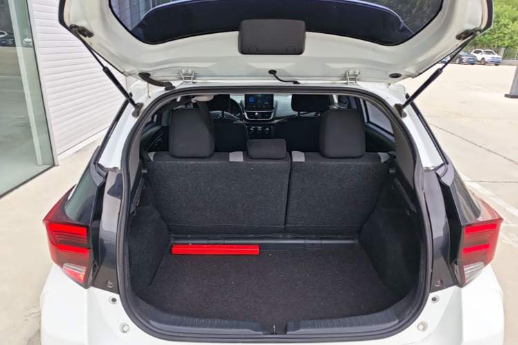 Used Toyota YARiS L Zhi Xuan 2020 X-Trail X 1.5L CVT Leading Edition Trunk