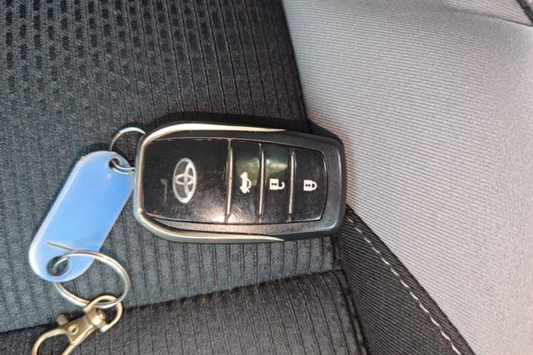 Used Toyota YARiS L Zhi Xuan 2020 1.5L CVT Leading Edition Vehicle Key