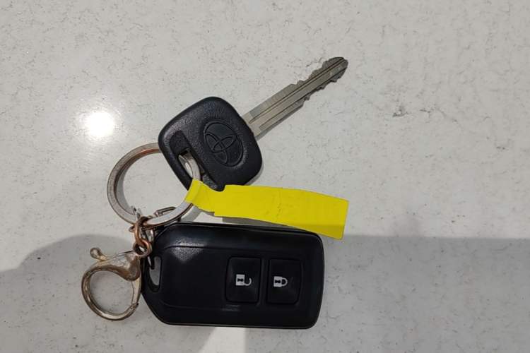 Used Toyota YARiS L Zhi Xuan 2020 1.5L CVT Leading Edition Vehicle Key