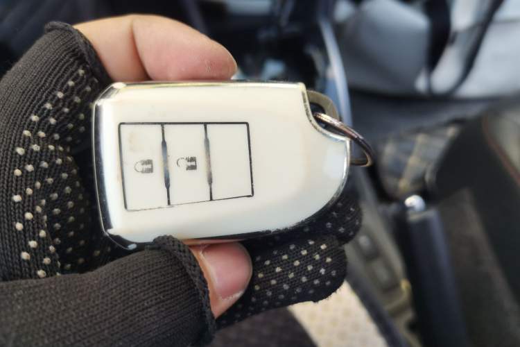 Used Toyota YARiS L Zhi Xuan 2020 1.5L CVT Luxury Edition Vehicle Key