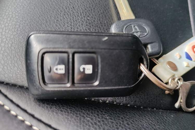 Used Toyota YARiS L Zhi Xuan 2020 1.5L CVT Leading Edition Vehicle Key