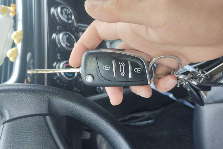Used Toyota YARiS L Zhi Xuan 2020 X-Trail X 1.5L CVT Leading Edition Vehicle Key