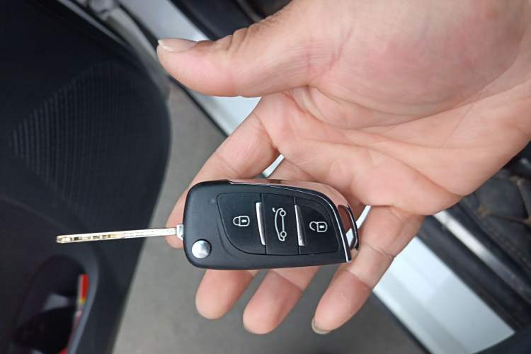 Used Toyota YARiS L Zhi Xuan 2020 X-Trail X 1.5L CVT Leading Edition Vehicle Key
