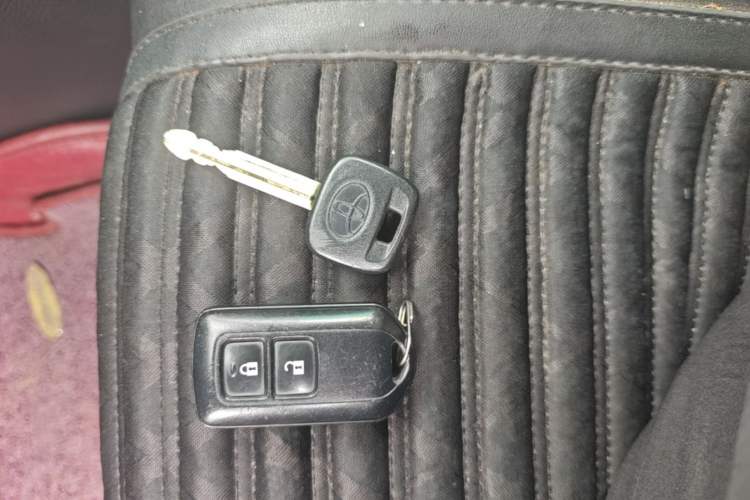 Used Toyota YARiS L Zhi Xuan 2020 1.5L CVT Leading Edition Vehicle Key