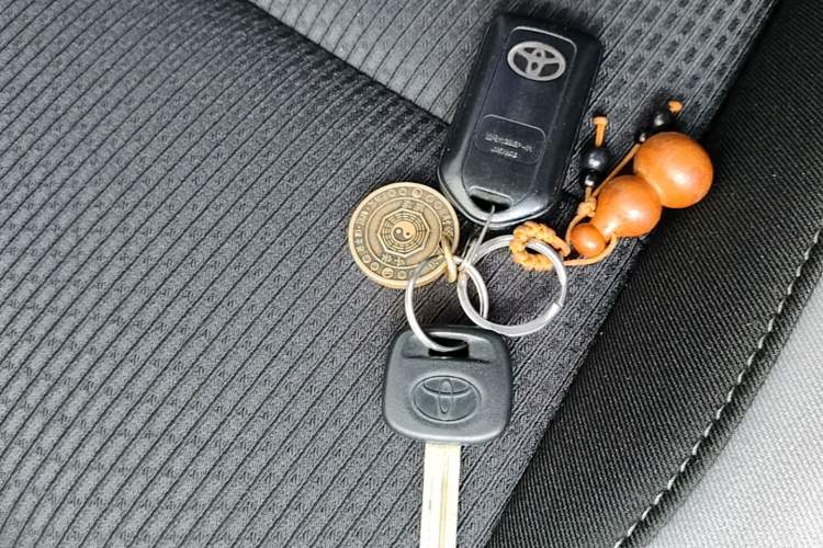 Used Toyota YARiS L Zhi Xuan 2020 1.5L CVT Leading Edition Vehicle Key