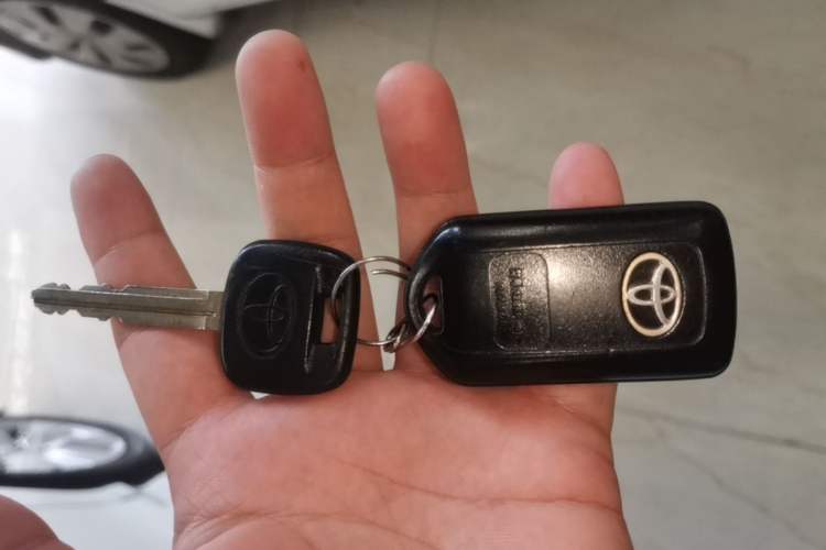 Used Toyota YARiS L Zhi Xuan 2020 1.5L CVT Leading Edition Vehicle Key
