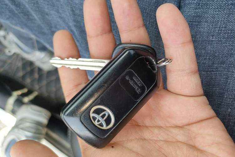 Used Toyota YARiS L Zhi Xuan 2020 1.5L CVT Leading Edition Vehicle Key