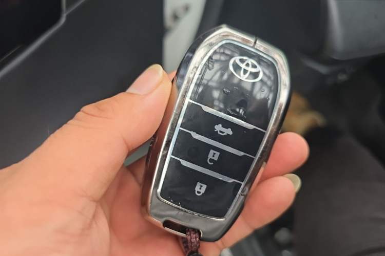 Used Toyota YARiS L Zhi Xuan 2020 X-Trail X 1.5L CVT Luxury Edition Vehicle Key