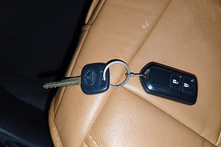 Used Toyota YARiS L Zhi Xuan 2020 X-Trail X 1.5L CVT Leading Edition Vehicle Key