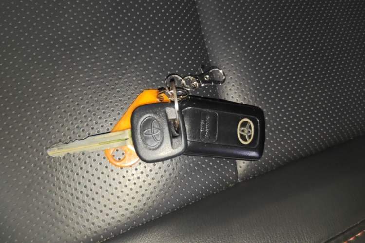 Used Toyota YARiS L Zhi Xuan 2020 1.5L CVT Luxury Edition Vehicle Key