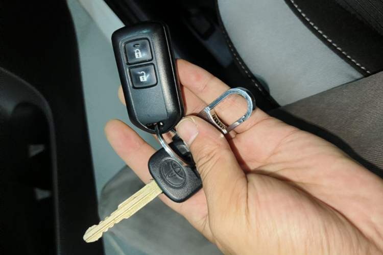 Used Toyota YARiS L Zhi Xuan 2020 1.5L CVT Leading Edition Vehicle Key