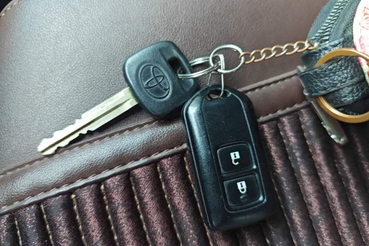 Used Toyota YARiS L Zhi Xuan 2020 1.5L CVT Luxury Edition Vehicle Key