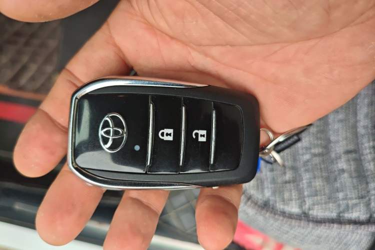 Used Toyota YARiS L Zhi Xuan 2020 1.5L CVT Leading Edition Vehicle Key