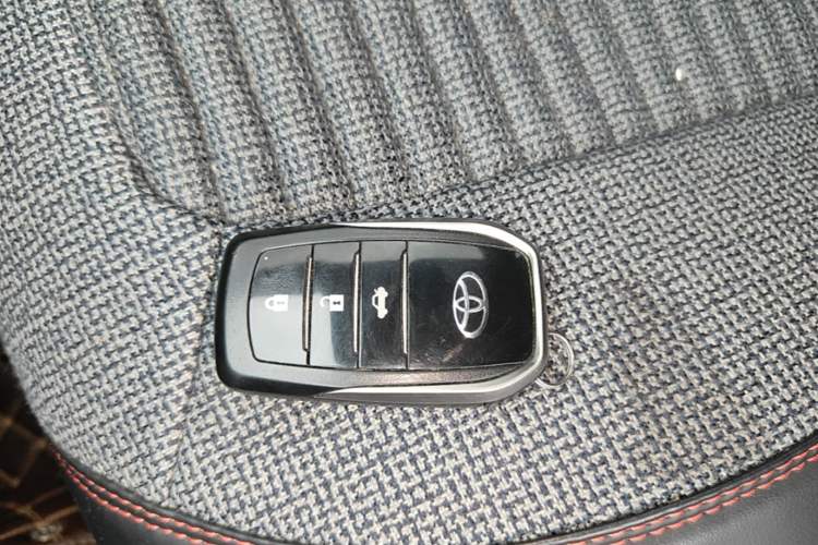 Used Toyota YARiS L Zhi Xuan 2020 1.5L CVT Leading Edition Vehicle Key