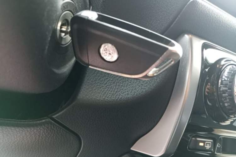 Used Toyota YARiS L Zhi Xuan 2020 1.5L CVT Leading Edition Vehicle Key