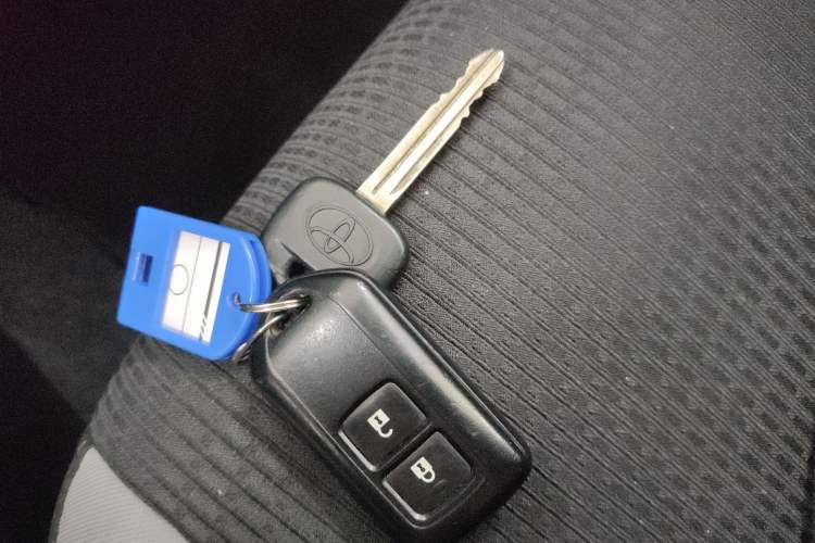 Used Toyota YARiS L Zhi Xuan 2020 1.5L CVT Leading Edition Vehicle Key