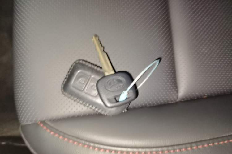 Used Toyota YARiS L Zhi Xuan 2020 X-Trail X 1.5L CVT Luxury Edition Vehicle Key