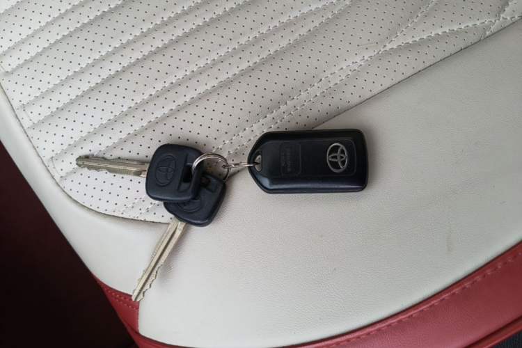 Used Toyota YARiS L Zhi Xuan 2020 1.5L CVT Leading Edition Vehicle Key