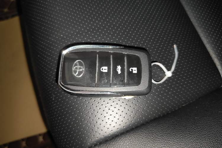 Used Toyota YARiS L Zhi Xuan 2020 1.5L CVT Leading Edition Vehicle Key