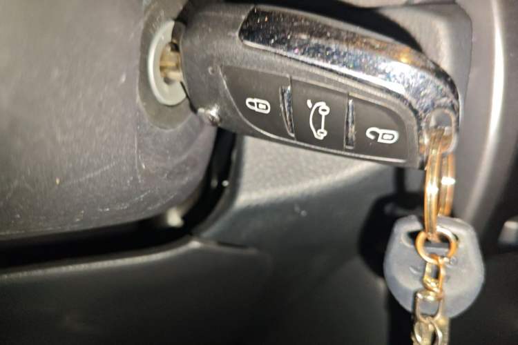 Used Toyota YARiS L Zhi Xuan 2020 1.5L CVT Leading Edition Vehicle Key
