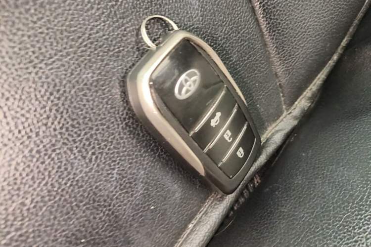 Used Toyota YARiS L Zhi Xuan 2020 1.5L CVT Leading Edition Vehicle Key