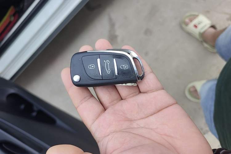 Used Toyota YARiS L Zhi Xuan 2020 X-Trail X 1.5L CVT Leading Edition Vehicle Key