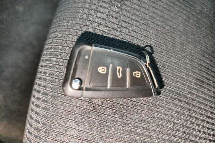 Used Toyota YARiS L Zhi Xuan 2020 X-Trail X 1.5L CVT Leading Edition Vehicle Key