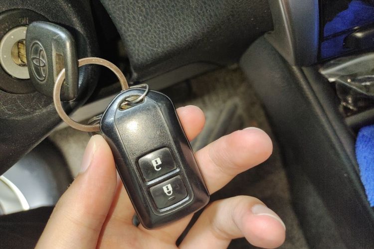 Used Toyota YARiS L Zhi Xuan 2020 1.5L CVT Leading Edition Vehicle Key