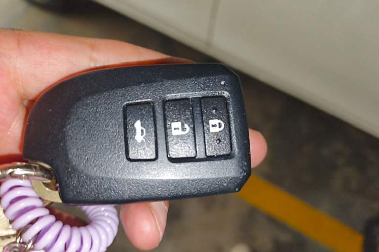 Used Toyota YARiS L Zhi Xuan 2020 1.5L CVT Luxury Edition Vehicle Key