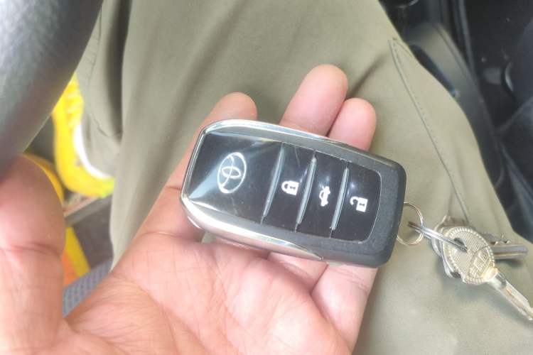 Used Toyota YARiS L Zhi Xuan 2020 1.5L CVT Leading Edition Vehicle Key