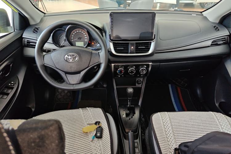 Used Toyota YARiS L Zhi Xuan 2020 X-Trail X 1.5L CVT Leading Edition Center Console