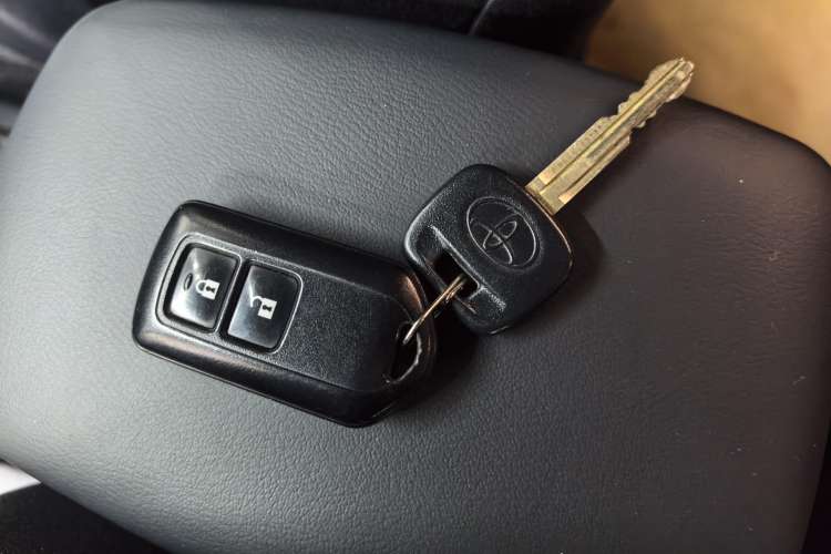 Used Toyota YARiS L Zhi Xuan 2020 X-Trail X 1.5L CVT Leading Edition Vehicle Key