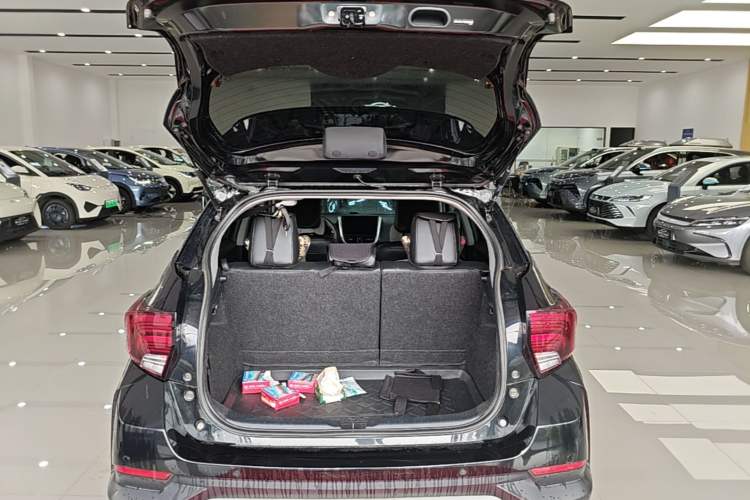 Used Toyota YARiS L Zhi Xuan 2021 X-Trail X 1.5L CVT Prestige Edition Trunk