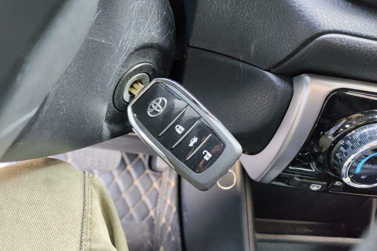 Used Toyota YARiS L Zhi Xuan 2021 X-Trail 1.5L CVT Luxury Edition Vehicle Key