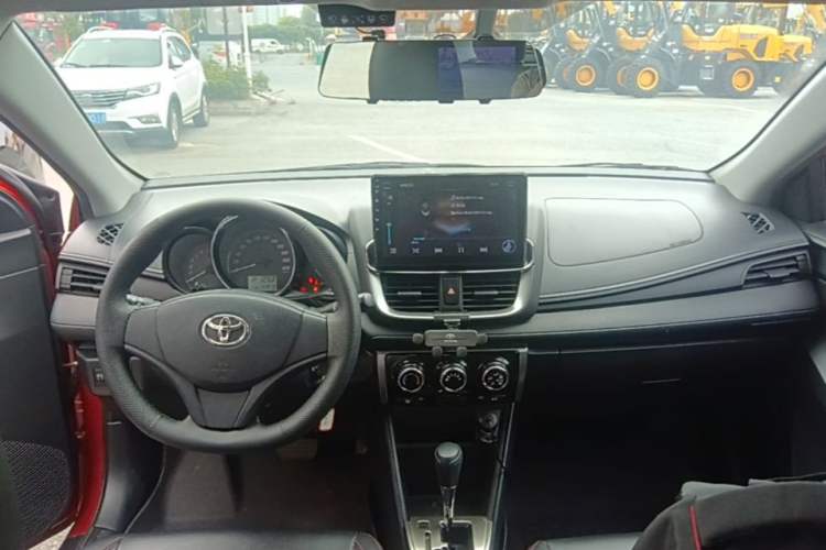 Used Toyota YARiS L Zhi Xuan 2021 1.5L CVT Leading Edition Center Console