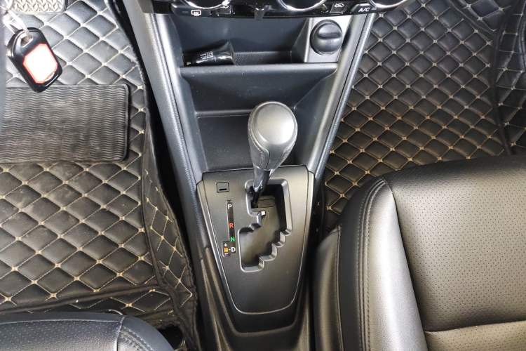 Used Toyota YARiS L Zhi Xuan 2021 1.5L CVT Leading Edition Gear Lever