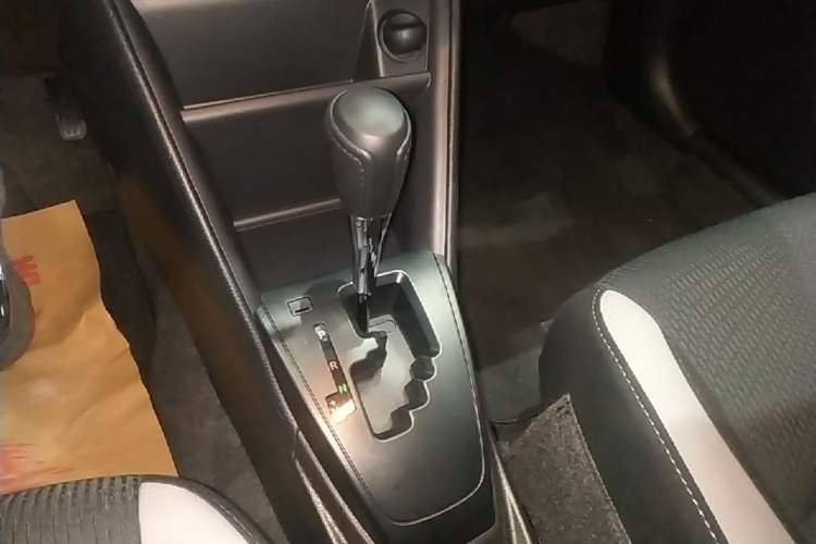 Used Toyota YARiS L Zhi Xuan 2021 1.5L CVT Leading Edition Gear Lever
