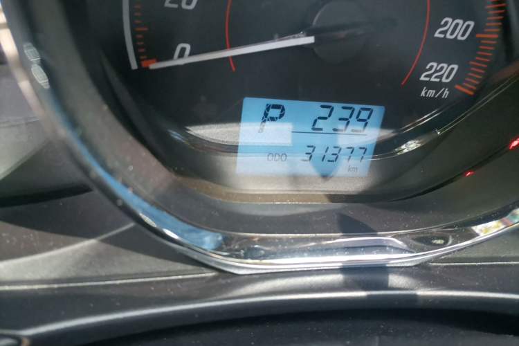 Used Toyota YARiS L Zhi Xuan 2021 1.5L CVT Leading Edition Odometer Close Up