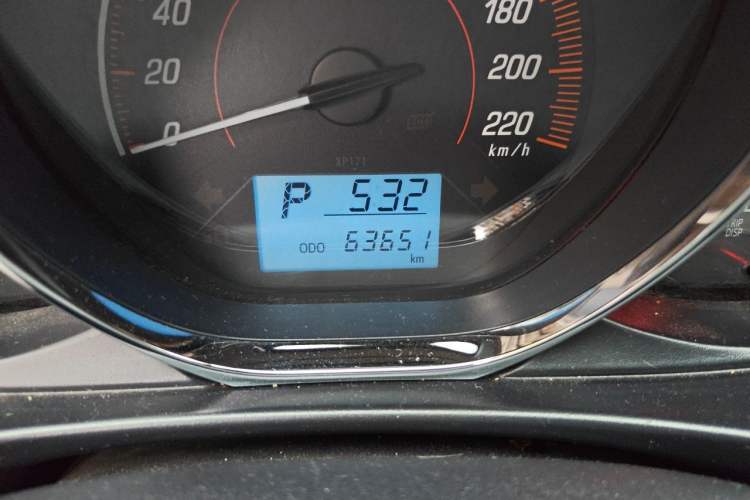 Used Toyota YARiS L Zhi Xuan 2021 1.5L CVT Leading Edition Odometer Close Up