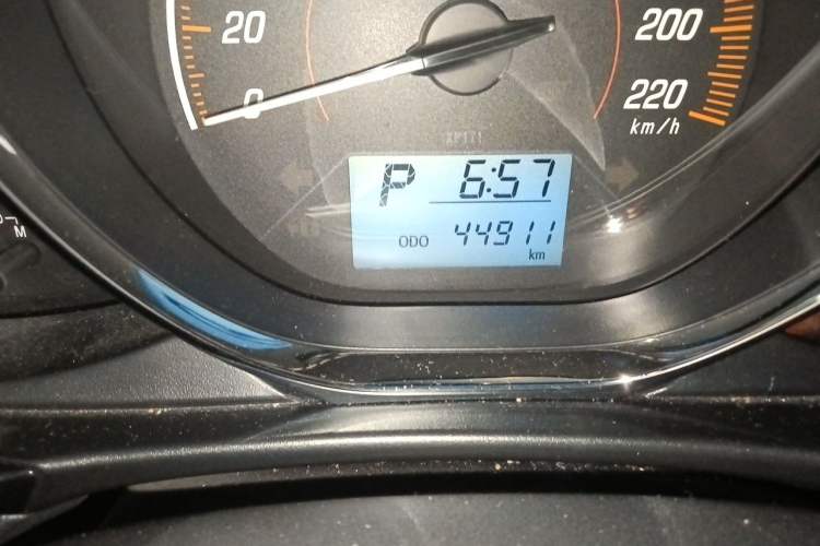 Used Toyota YARiS L Zhi Xuan 2021 X-Trail 1.5L CVT Leading Edition Odometer Close Up