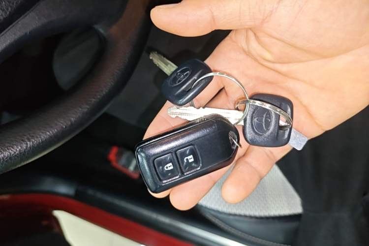 Used Toyota YARiS L Zhi Xuan 2021 X-Trail 1.5L CVT Leading Edition Vehicle Key