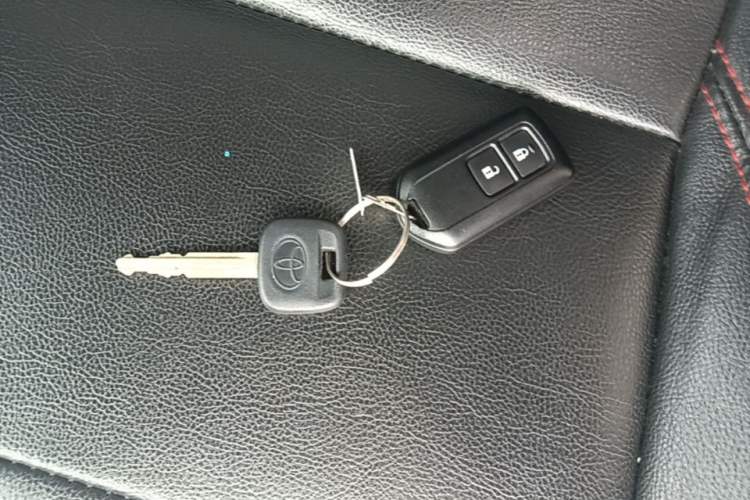 Used Toyota YARiS L Zhi Xuan 2021 1.5L CVT Leading Edition Vehicle Key